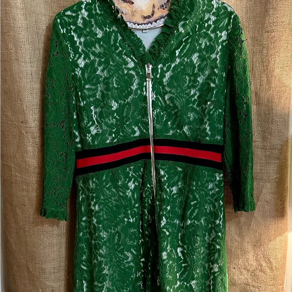 Beautiful Kelly green 💚 lace dress with navy and red ribbed band/zips in front! - Picture 8 of 8